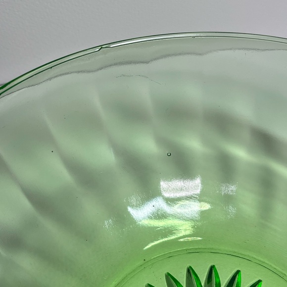 ✨Vintage Uranium Glass Bowl – Starburst Design, Glows Brilliantly ✨ - Picture 15 of 17